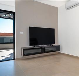 4 Bedroom Villa with Pool near Vodice town, Sibenik Riviera, sleeps 8